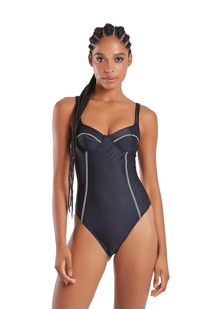 Model Front: Blueman Una Pieza Maio Maragogi Preto