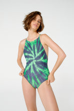 Cargar imagen en el visor de la galería, Model Front: Blueman Una Pieza Maio Nadador Tie Dye Verde
