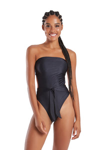 Model Front: Blueman Una Pieza Maio Pipeline Preto