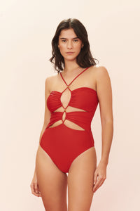 Model Front: Blueman Una Pieza Maio Vermelho Paola