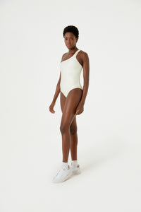 Model Front: Blueman Una Pieza Maio Viena Liso Off White