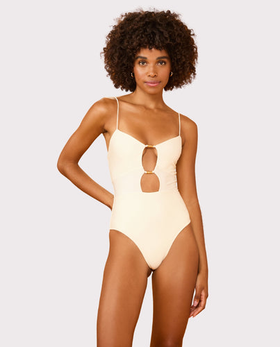 Model Front: Blueman Una Pieza Perola Maio Nina
