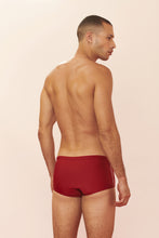 Cargar imagen en el visor de la galería, Model Back: Blueman Sunga / Boxer Sunga Army Cairo Vermelho
