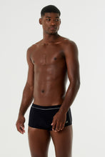 Cargar imagen en el visor de la galería, Model Front: Blueman Sunga / Boxer Sunga Army Cos Santorini Preto
