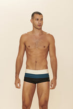 Cargar imagen en el visor de la galería, Model Front: Blueman Sunga / Boxer Sunga Army Crepusculo Preto

