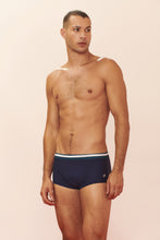 Cargar imagen en el visor de la galería, Model Front: Blueman Sunga / Boxer Sunga Army New Onassis Azul-Marinho
