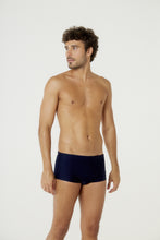 Cargar imagen en el visor de la galería, Model Front: Blueman Sunga / Boxer Sunga Berlim Liso Preto V24
