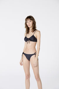 Model Front: Blueman Sostén Top Bay Liso Preto
