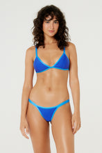 Cargar imagen en el visor de la galería, Model Front: Blueman Sostén Top Dance Azul

