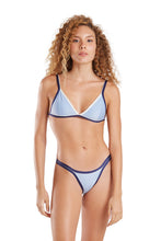 Cargar imagen en el visor de la galería, Model Front: Blueman Sostén Top Dance Liso Azul
