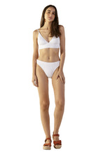 Cargar imagen en el visor de la galería, Model Front: Blueman Sostén Top Light Branco

