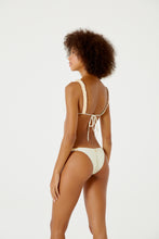 Cargar imagen en el visor de la galería, Model Back: Blueman Sostén Top Malibu Bordado Off White

