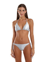 Cargar imagen en el visor de la galería, Model Front: Blueman Sostén Top Nicole Prata
