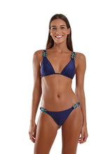 Cargar imagen en el visor de la galería, Model Front: Blueman Sostén Top Ubatuba Azul Marinho
