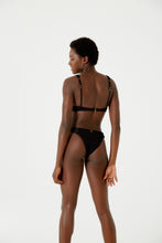 Cargar imagen en el visor de la galería, Model Back: Blueman Sostén Top Wavy Shine Preto
