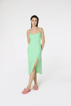 Cargar imagen en el visor de la galería, Model Front: Blueman Midi Dress Vestido Fenda Liso Color
