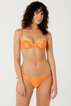 Cargar imagen en el visor de la galería, Bottom Chandon Fada Laranja
